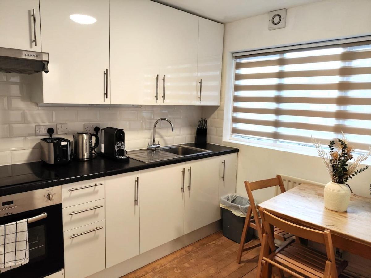 Centrally Located 2-bedroom In London! Appartement Londen